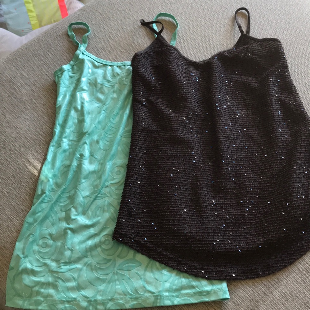 Women’s layer tanks size Small